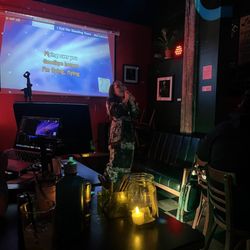 Lottie's Lounge - Karaoke night
