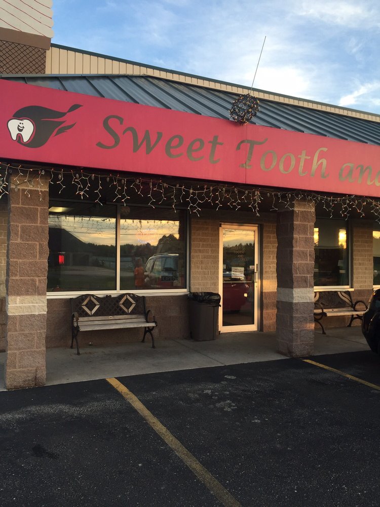 Sweet Tooth & Grill Logo
