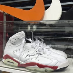 Sneaker Explosion - Jordans signed by Jordan!!!
