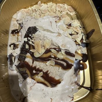 The Keg Steakhouse + Bar - Billy miner pie (mocha ice cream) - Seafood Near Me - Pointe-Claire, Quebec The Keg Steakhouse + Bar - Billy miner pie (mocha ice cream) - Seafood Near Me - Pointe-Claire, Quebec