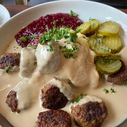 Restaurang & Pizzeria Alpina i Skövde - Swedish meatballs