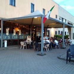 Wally's Guinnes Pub - esterno e ingresso