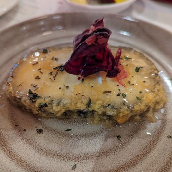 Tapas Brindisa - Fried goat cheese with honey and beetroot chips - Spanish Near Me - London, XGL Tapas Brindisa - Fried goat cheese with honey and beetroot chips - Spanish Near Me - London, XGL