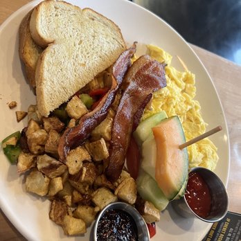 Breakfast Club - Quick Breakfast with potatoes ($13) perfect bacon and if you like bell peppers in your potatoes you'll be pleased (: - Breakfast & Brunch Near Me - Phoenix, Arizona