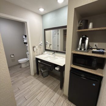 Yosemite Westgate Lodge - Bathroom - Hotels Near Me - Groveland, California Yosemite Westgate Lodge - Bathroom - Hotels Near Me - Groveland, California