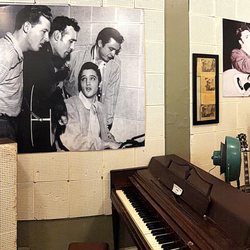 Sun Studio - Jerry Lee Lewis, Carl Perkins, Elvis and Johnny Cash all at the piano in a jam session.