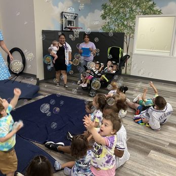 Little Learner Children's Academy - Visit from Chicago Bubble Show during Summer Camp - Child Care & Day Care Near Me - Minooka, Illinois