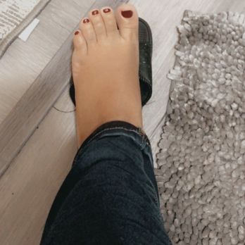VS Nails & Spa - I'm 8 mo pregnant my feet and hand are swollen, but my toes look pretty - Nail Salons Near Me - Fontana, California