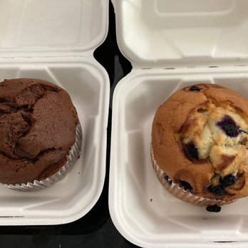 Sunshine Smoothies and Coffee - Wrong muffins- ordered chocolate chip and poppy seed. Got chocolate and blueberry. - Coffee & Tea Near Me - Vallejo, California