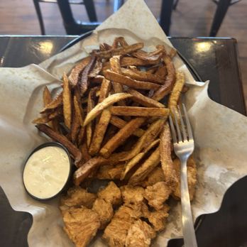 RelicRoad Brewing - Chicken tenders (really chicken nuggets) and fries - Breweries Near Me - Winslow, Arizona