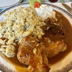 Landgasthof Ferstl-Bruckmeier - Pork loins with Spätzle and dark sauce