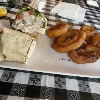Vinson's Pub And Eatery - Chicken salad with onion rings - American Near Me - Clayton, North Carolina Vinson's Pub And Eatery - Chicken salad with onion rings - American Near Me - Clayton, North Carolina