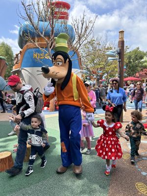 Goofy's How-to-Play Yard by null