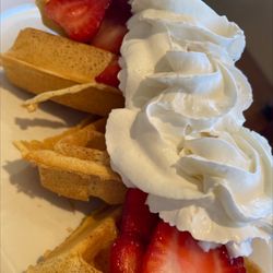 Eat'n Park - Strawberry waffle