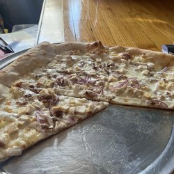 The Lighthouse - Chicken bacon ranch pizza !