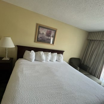 Days Inn & Suites by Wyndham Sutton Flatwoods - Bed - Hotels Near Me - Sutton, West Virginia Days Inn & Suites by Wyndham Sutton Flatwoods - Bed - Hotels Near Me - Sutton, West Virginia