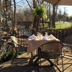 The Canterbury Brook Inn - Al fresco by the brook