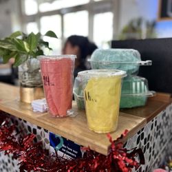 El Zumitos Juice Bar - What Size Do You Have?