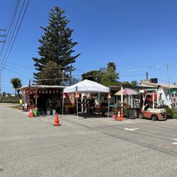Teto's Produce - Right off the busy road