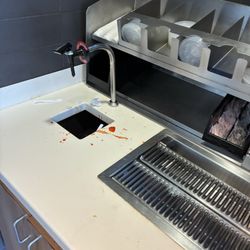 There are limited lids and serving areas filthy
