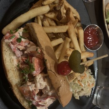 Makers Union - Lobster roll - Pubs Near Me - Reston, Virginia