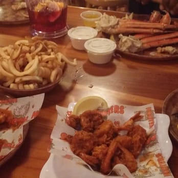 Hooters - Wings, crablegs, fries, & shrimp - Sports Bars Near Me - Melrose Park, Illinois