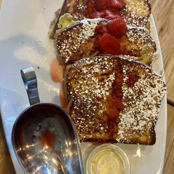 Broken Yolk Cafe - Classic French Toast - Breakfast & Brunch Near Me - Costa Mesa, California