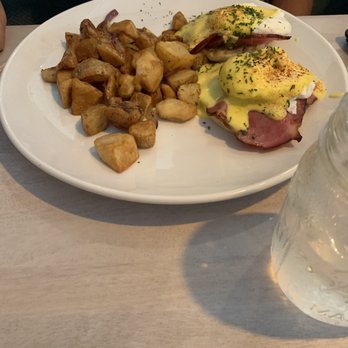 Toast Kitchen & Bar - Eggs Benedict - Breakfast & Brunch Near Me - Brea, California