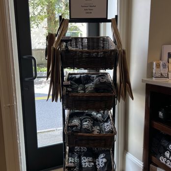 Octopus Bookshop - T-Shirts and Tote Bags - Bookstores Near Me - Kennebunk, Maine