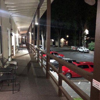Shasta Inn - Very quiet and ample walkway to your room. - Hotels Near Me - Mount Shasta, California Shasta Inn - Very quiet and ample walkway to your room. - Hotels Near Me - Mount Shasta, California
