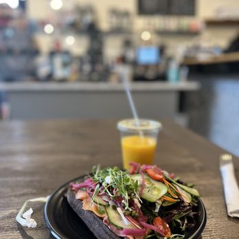 Tarragon Cafe - Salmon on levain - Cafes Near Me - San Francisco, California