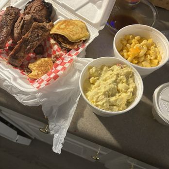 New Moon BBQ - The Jay Boy with Potato Salad and Mac n Cheese - Barbeque Near Me - Lebanon, Tennessee