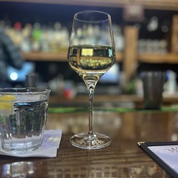 Mogans Oyster House - Seafood Near Me - Salisbury, Maryland