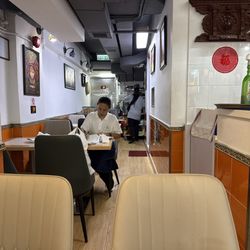 夢娜尼泊爾餐廳 - The restaurant seating area