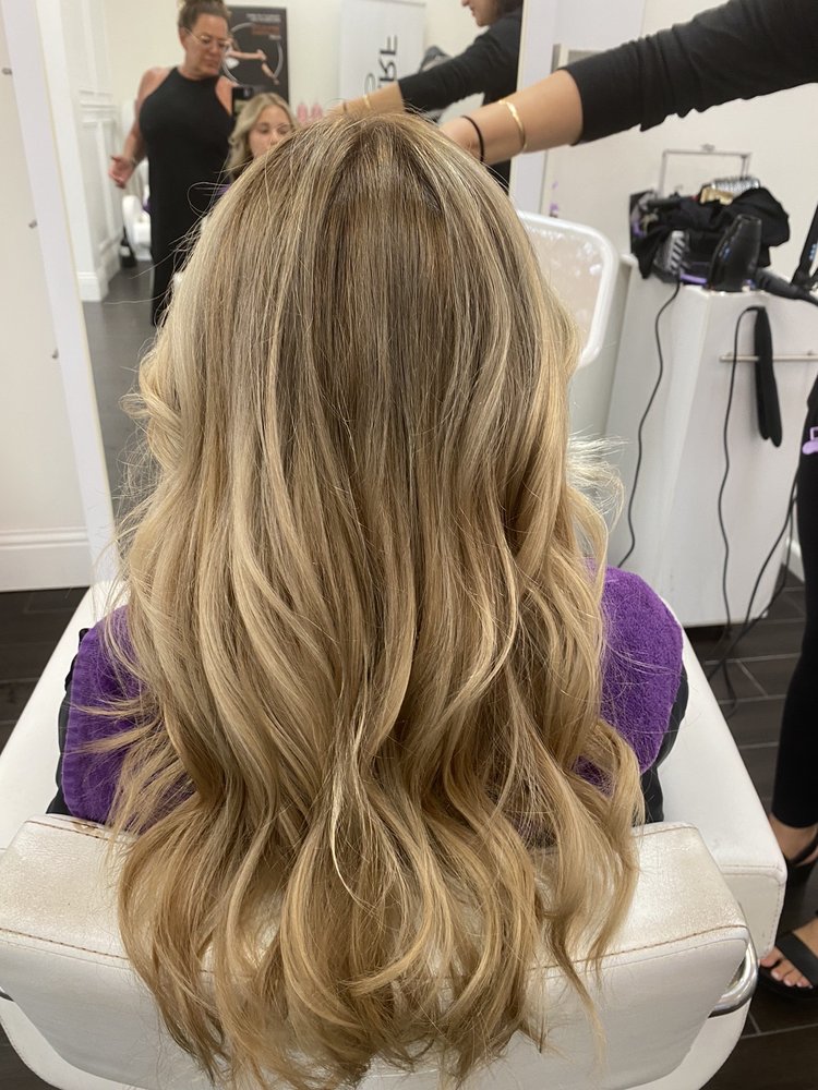 Avant Garde Salon Image