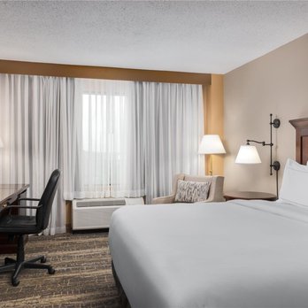 DoubleTree by Hilton Hotel Cincinnati Airport - Guest room - Hotels Near Me - Hebron, Kentucky DoubleTree by Hilton Hotel Cincinnati Airport - Guest room - Hotels Near Me - Hebron, Kentucky