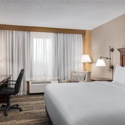 DoubleTree by Hilton Hotel Cincinnati Airport - Guest room
