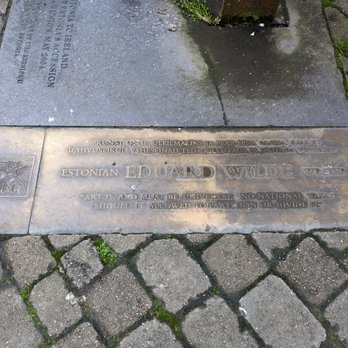 Oscar Wilde Statue - Oscar Wilde Statue, Galway - Landmarks & Historical Buildings Near Me - Galway, G