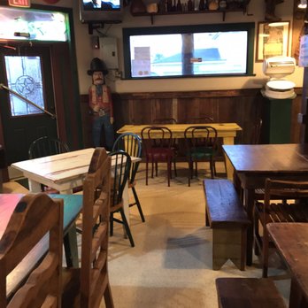 Queen's Bar-B-Que - Front dining area - Barbeque Near Me - Galveston, Texas Queen's Bar-B-Que - Front dining area - Barbeque Near Me - Galveston, Texas