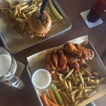 Pit Stop Bar & Grill - Wings and western burger - Burgers Near Me - Barstow, California