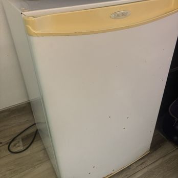 Motel 6 - Rusty fridge does not work also has mold inside - Hotels Near Me - Starke, Florida Motel 6 - Rusty fridge does not work also has mold inside - Hotels Near Me - Starke, Florida