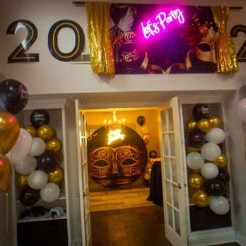 Sara's Kitchen and Decorations - Balloon Services Near Me