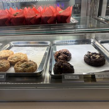 Mattarello Bakery & Cafe - Chocolate Chip, Red Velvet and Rocky Road cookies - Bakeries Near Me - Montclair, New Jersey