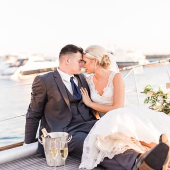 Snohomish Rental Co - Champagne Bucket | Photo: B. Jones - Wedding Planning Near Me Snohomish Rental Co - Champagne Bucket | Photo: B. Jones - Wedding Planning Near Me