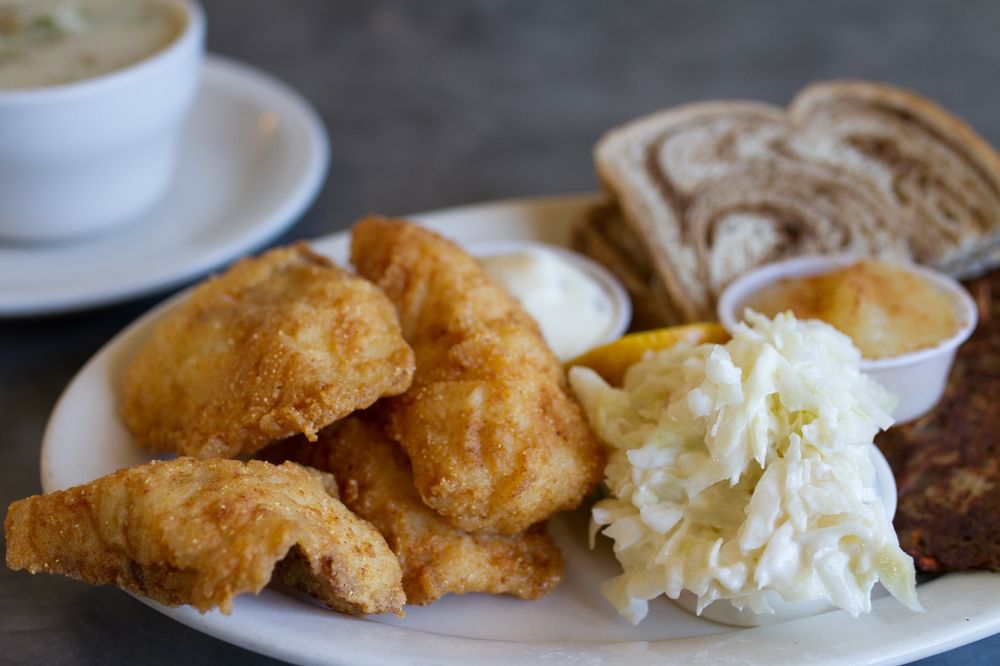 LAKESIDE PUB AND GRILL Updated September 2024 117 Photos & 100