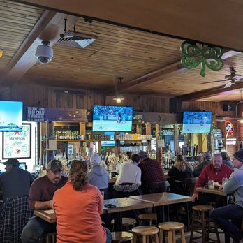 Cracker Barrel Pub - American Near Me - Tariffville, Connecticut