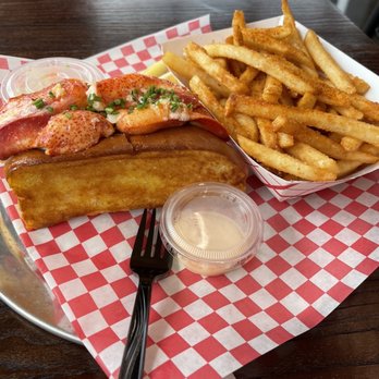 Steami's Lobster - Connecticut Lobster roll with Fries - Seafood Near Me - Duluth, Georgia Steami's Lobster - Connecticut Lobster roll with Fries - Seafood Near Me - Duluth, Georgia