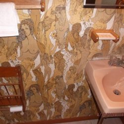 Lodestar Inspection Services - The master bathroom in a 1957 Baltimore City house...