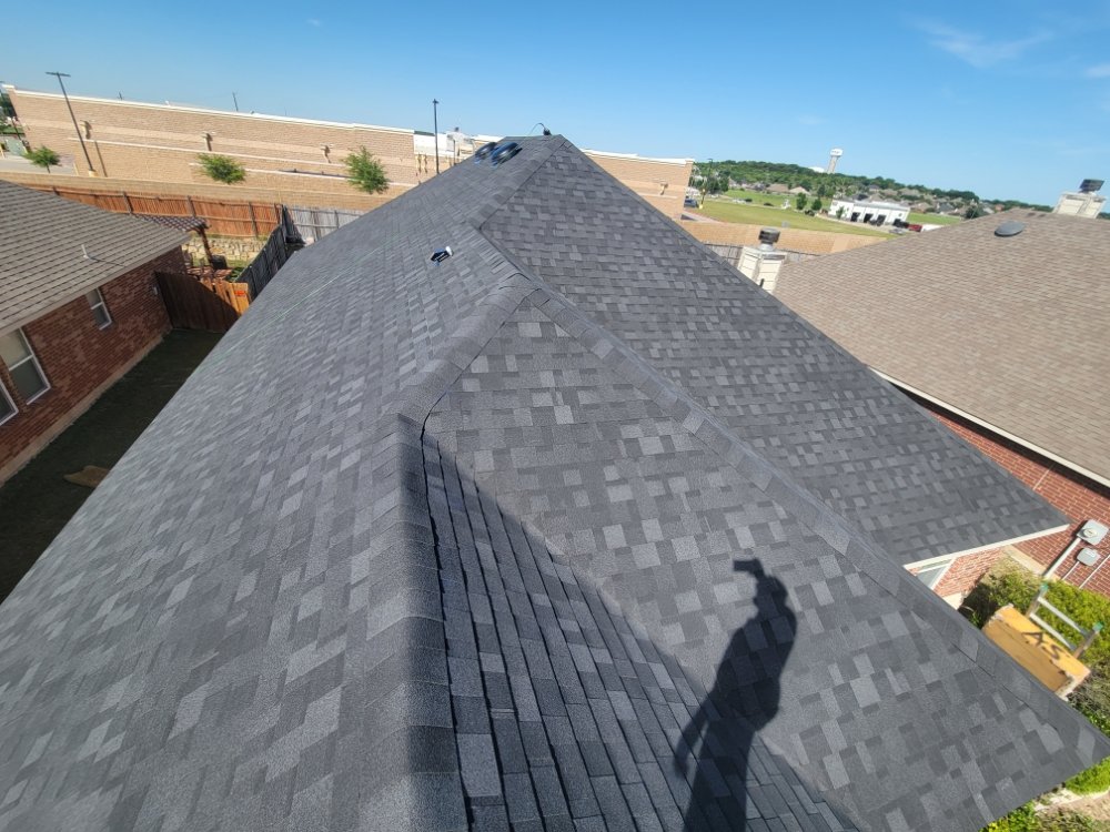 Slide of Lee's Roofing & Construction