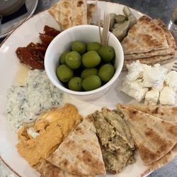 The Half Moon - Hummus platter